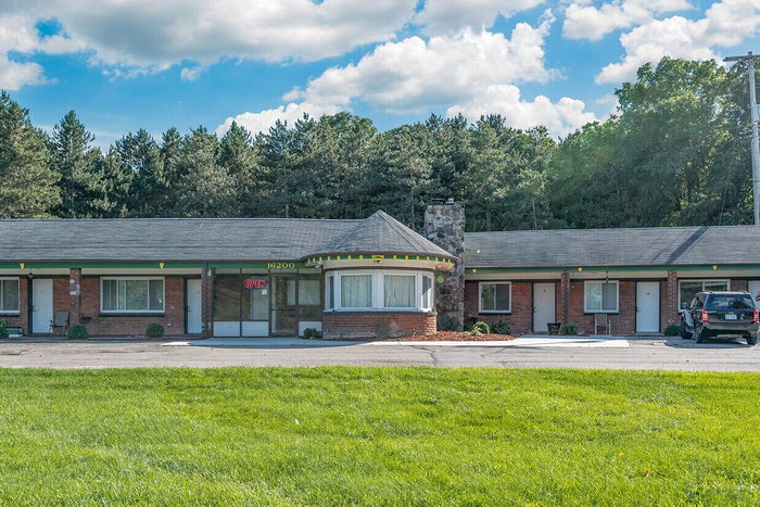 Parkway Motel - Real Estate Photos (newer photo)